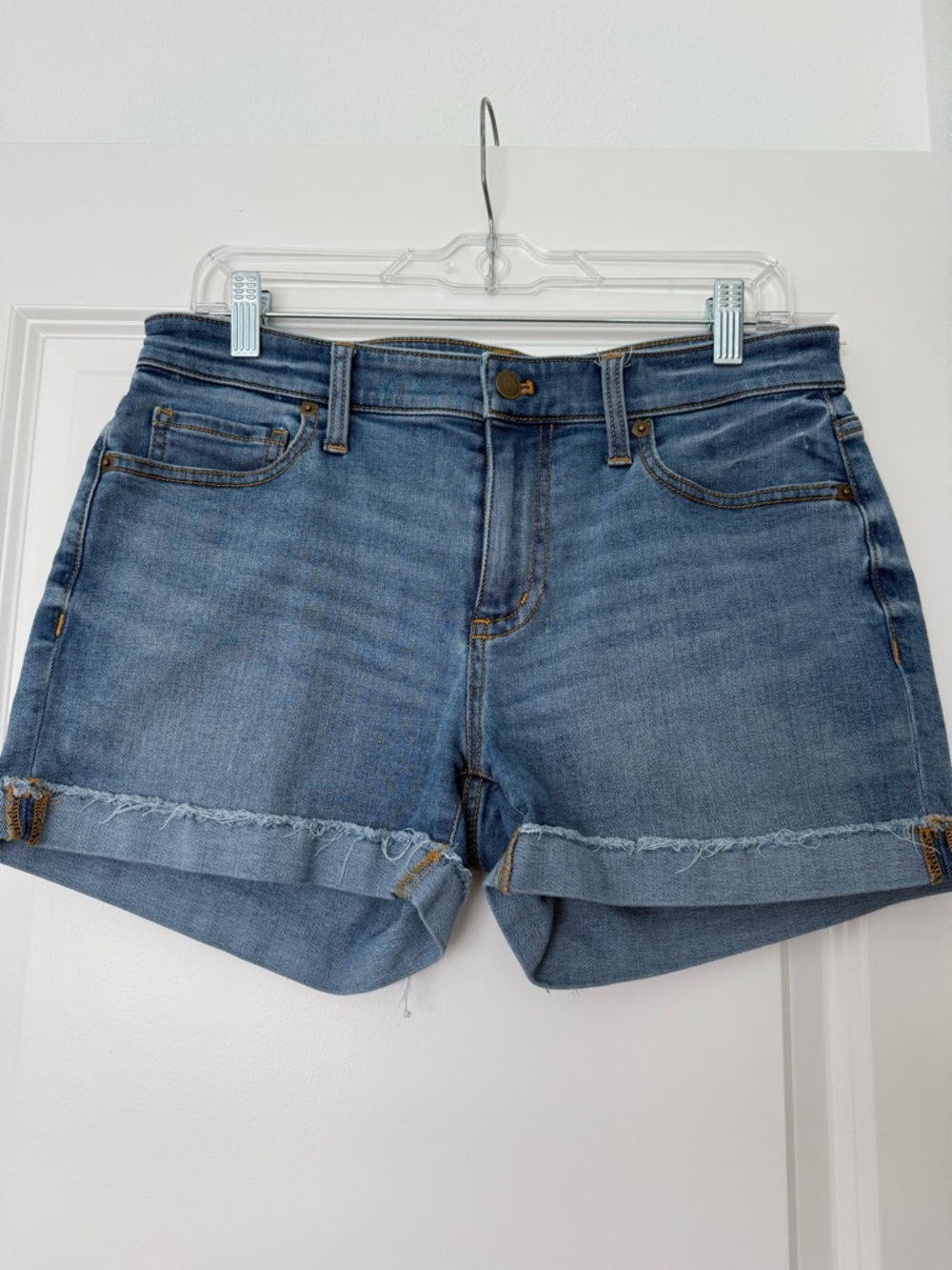 Vineyard Vines Medium Blue Rolled Fray Denim Shorts
